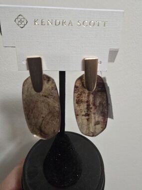 Kendra Scott Marbled Brown and Gold Drop Earrings